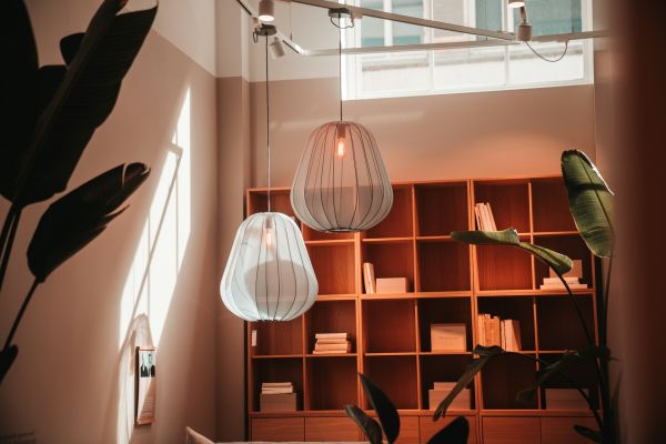 Luminaires incontournables pour embellir votre intérieur